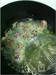 Make Potato sesame ball step 8