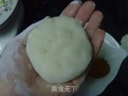 Make A melon ice-cream moon cake step 9