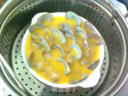 Make Flower clams and eggs step 9