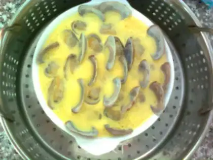 Make Flower clams and eggs step 10