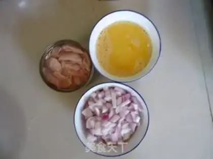 Make Tuna onions step 1