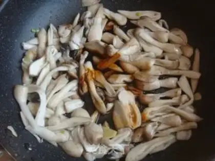 Make Pelican chicken leg mushrooms step 3