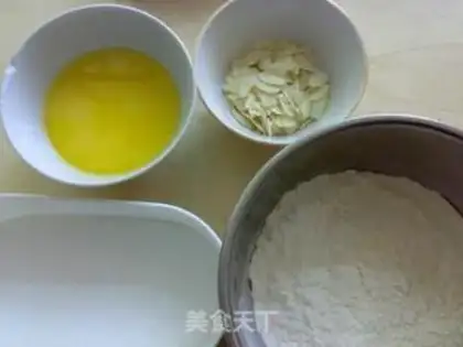 Make Sour cream almond cake step 1