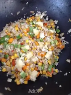 Make Pineapple rice step 4