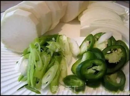 Make Hot sauce with fish step 0