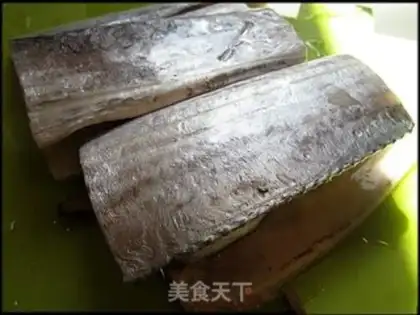 Make Hot sauce with fish step 1