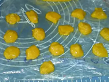 Make Mango coconut ice-cream mooncake step 13
