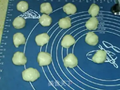 Make Mango coconut ice-cream mooncake step 14