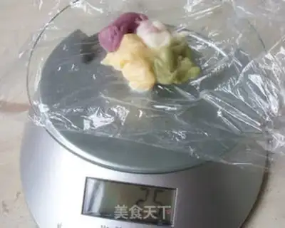 Make Dream ice cream mooncake step 9