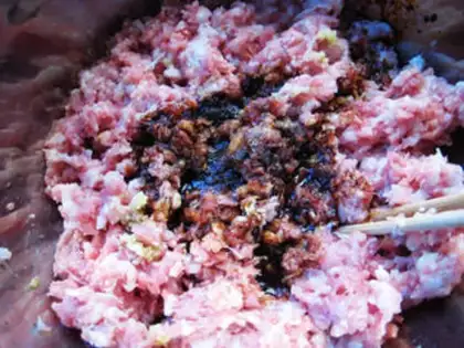 Make Round cabbage and pork steam step 1