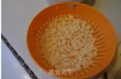 Make Spanish potatoes baked eggs step 1