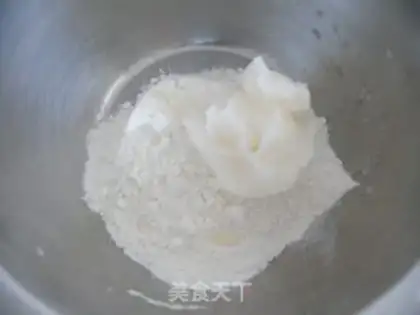 Make Old-fashioned ice cream sesame mooncake step 4