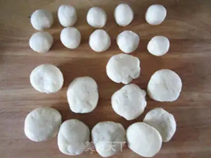 Make Rose Bean Mooncake step 12