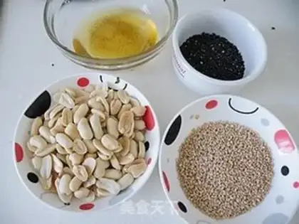 Make Old-fashioned ice cream sesame mooncake step 6