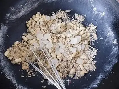 Make Old-fashioned ice cream sesame mooncake step 11