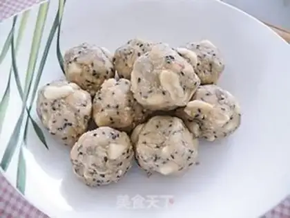 Make Old-fashioned ice cream sesame mooncake step 12
