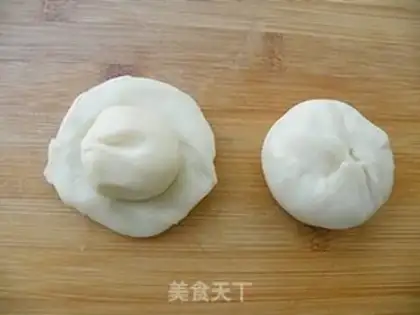 Make Old-fashioned ice cream sesame mooncake step 14