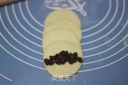 Make Rose bread step 3