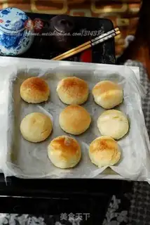 Make Old-fashioned ice cream sesame mooncake step 21