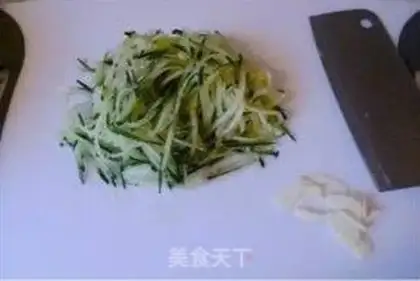 Make cucumber egg noodles step 0