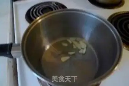 Make cucumber egg noodles step 2
