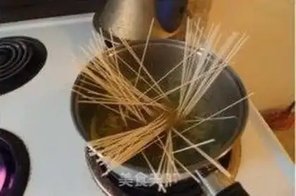 Make cucumber egg noodles step 6