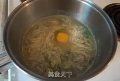 Make cucumber egg noodles step 7