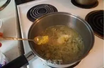 Make cucumber egg noodles step 8