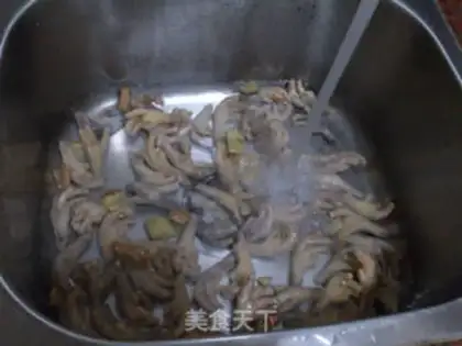 Make Frozen pepper crystal chicken claws step 2