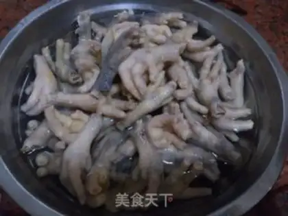 Make Frozen pepper crystal chicken claws step 3