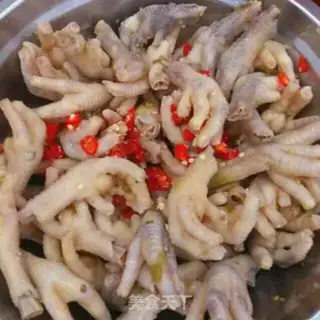 Make Frozen pepper crystal chicken claws step 5