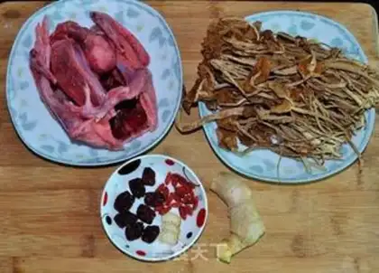 Make Tea mushroom pigeon soup step 0