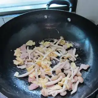 Make Egg-skinee mushroom meatloaf soup step 3