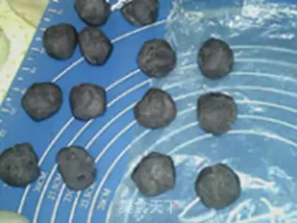 Make Blueberry ice-cream mooncake step 14
