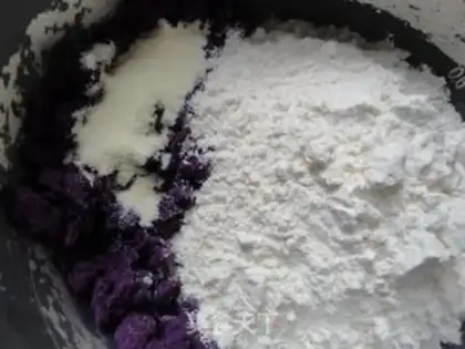 Make A fragrance rose roll step 2