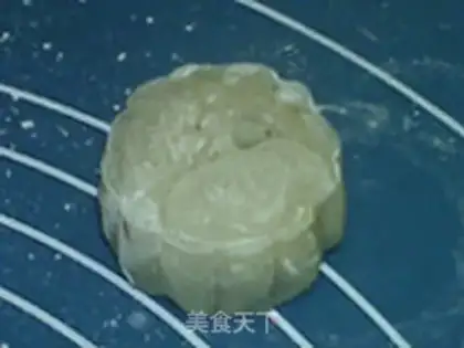 Make Blueberry ice-cream mooncake step 22