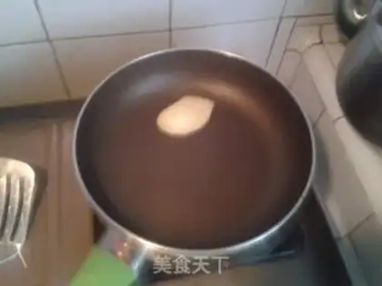 Make Hand grab cake step 1