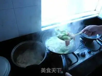 Make Spicy bull frogs step 1