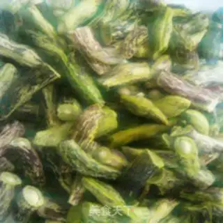 Make Garlic peas step 1