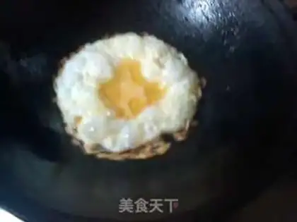 Make Shrimp and tomato eggs step 2