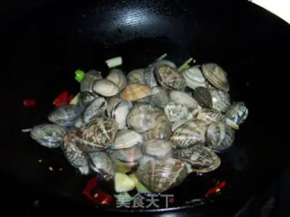 Make Spicy pop clams step 5