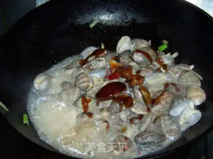 Make Spicy pop clams step 6