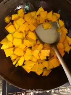 Make Clear the pumpkin step 1