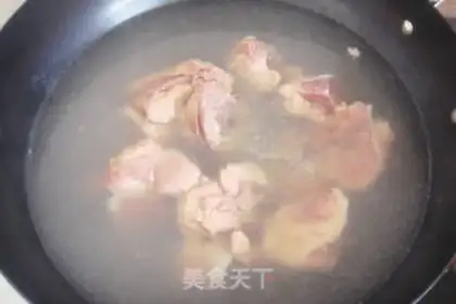 Make Horse-hot mountain medicine bone soup step 5