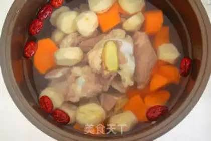 Make Horse-hot mountain medicine bone soup step 8