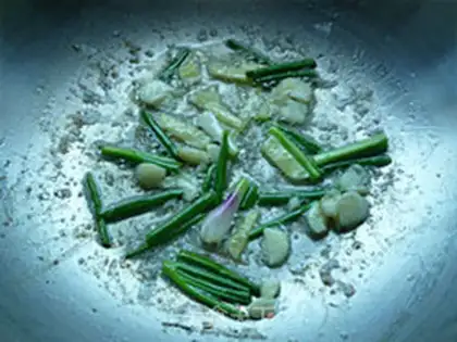 Make Burning fish onions step 6