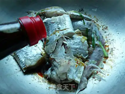 Make Burning fish onions step 8