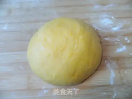 Make Pumpkin bean mooncake step 2