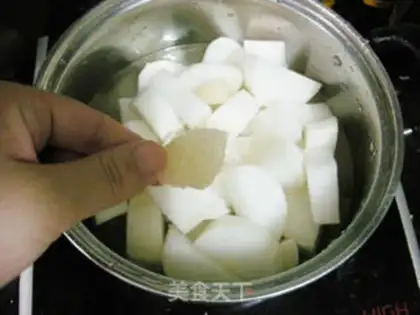 Make A wide range of radish and oxen soup step 1