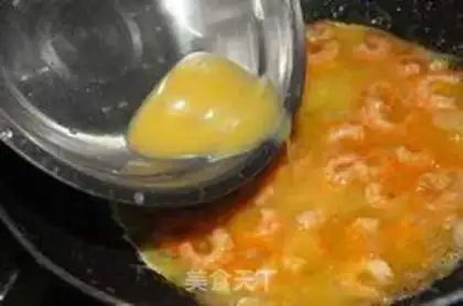 Make Shrimp fried eggs step 4